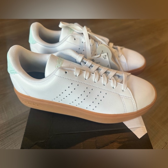 adidas Shoes - adidas Advantage 2.0 Athletic Shoes New with Box